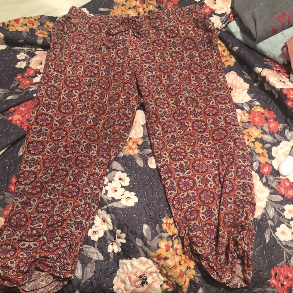 Capri pattern pants